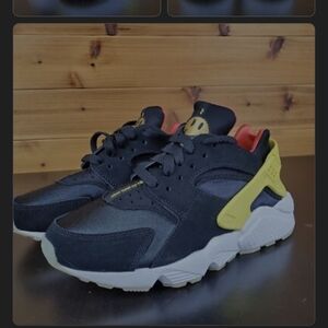 NIKE Black Sneakers 7